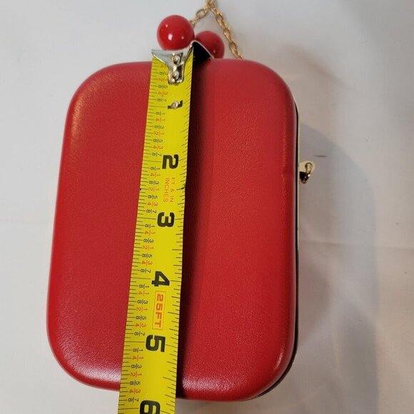 Adorable Elizabeth Arden Red Clutch / Crossbody Bag w Gold Chain - Picture 11 of 13